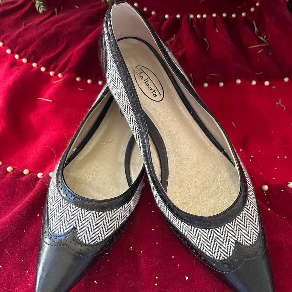 Talbots Black and White Flats